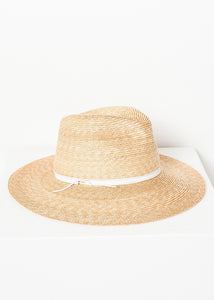 Wrapped Up Hat in Straw/White