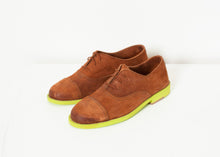 Load image into Gallery viewer, Suede Oxford in Natural/Lime
